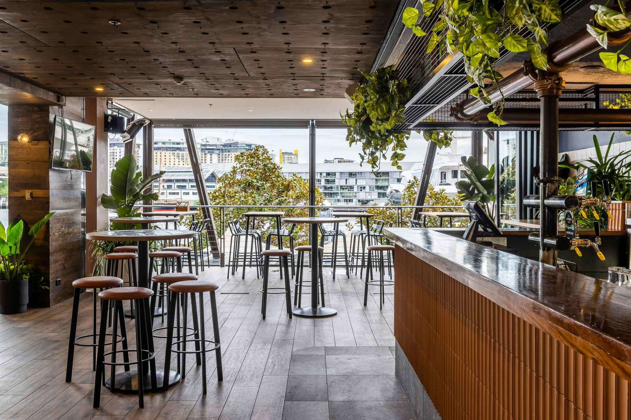 Henley's Bar & Kitchen